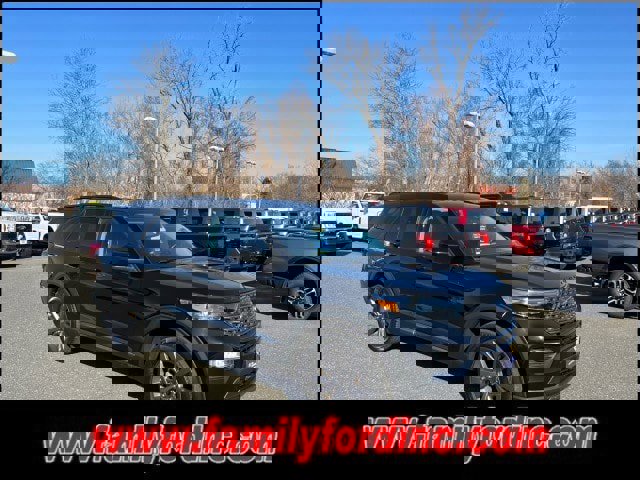 Certified 2022 Ford Explorer XLT w/ Equipment Group 202A image 6