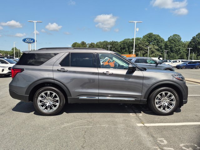 Certified 2025 Ford Explorer Active w/ Active Comfort Package AWD/4WD image 3