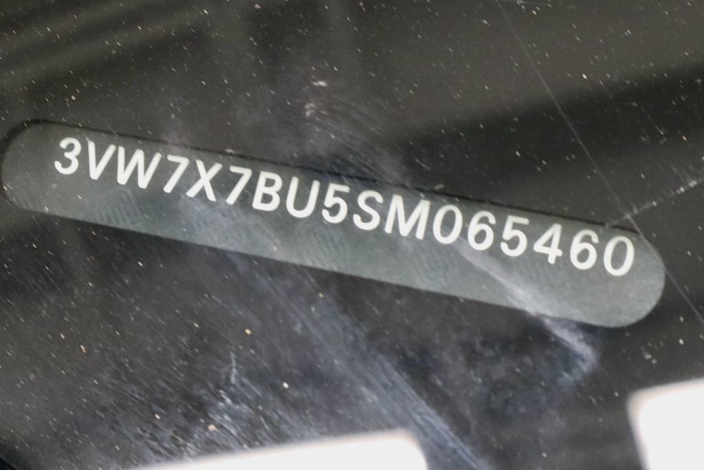 Used 2025 Volkswagen Jetta SE image 33