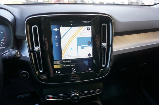 Used 2021 Volvo XC40 T4 Momentum w/ Protection Package Premier FWD image 4