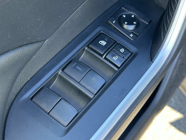 Used 2021 Toyota RAV4 XLE w/ Convenience Package FWD image 31