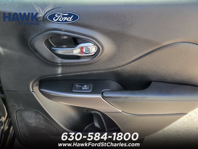Used 2019 Jeep Cherokee Latitude Plus w/ Cold Weather Group FWD image 19