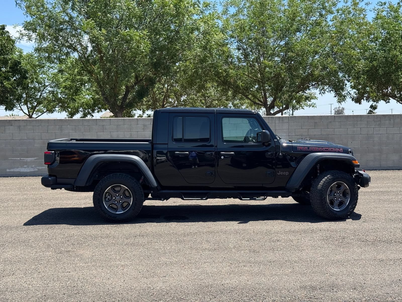 Used 2020 Jeep Gladiator Rubicon AWD/4WD image 2