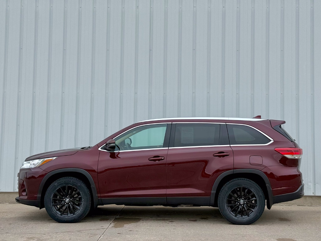 Used 2019 Toyota Highlander XLE AWD/4WD image 3
