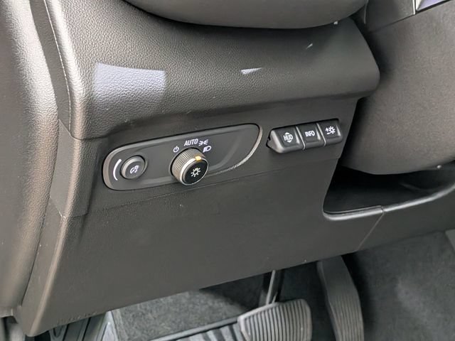Used 2022 Buick Envision Avenir w/ Safety Package FWD image 13