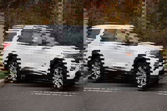 Certified 2022 Ford Explorer King Ranch w/ Technology Package image 3