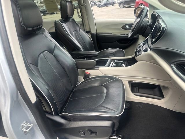 Used 2023 Chrysler Pacifica Limited image 15