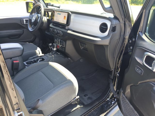 Used 2024 Jeep Wrangler Unlimited Sport AWD/4WD image 35
