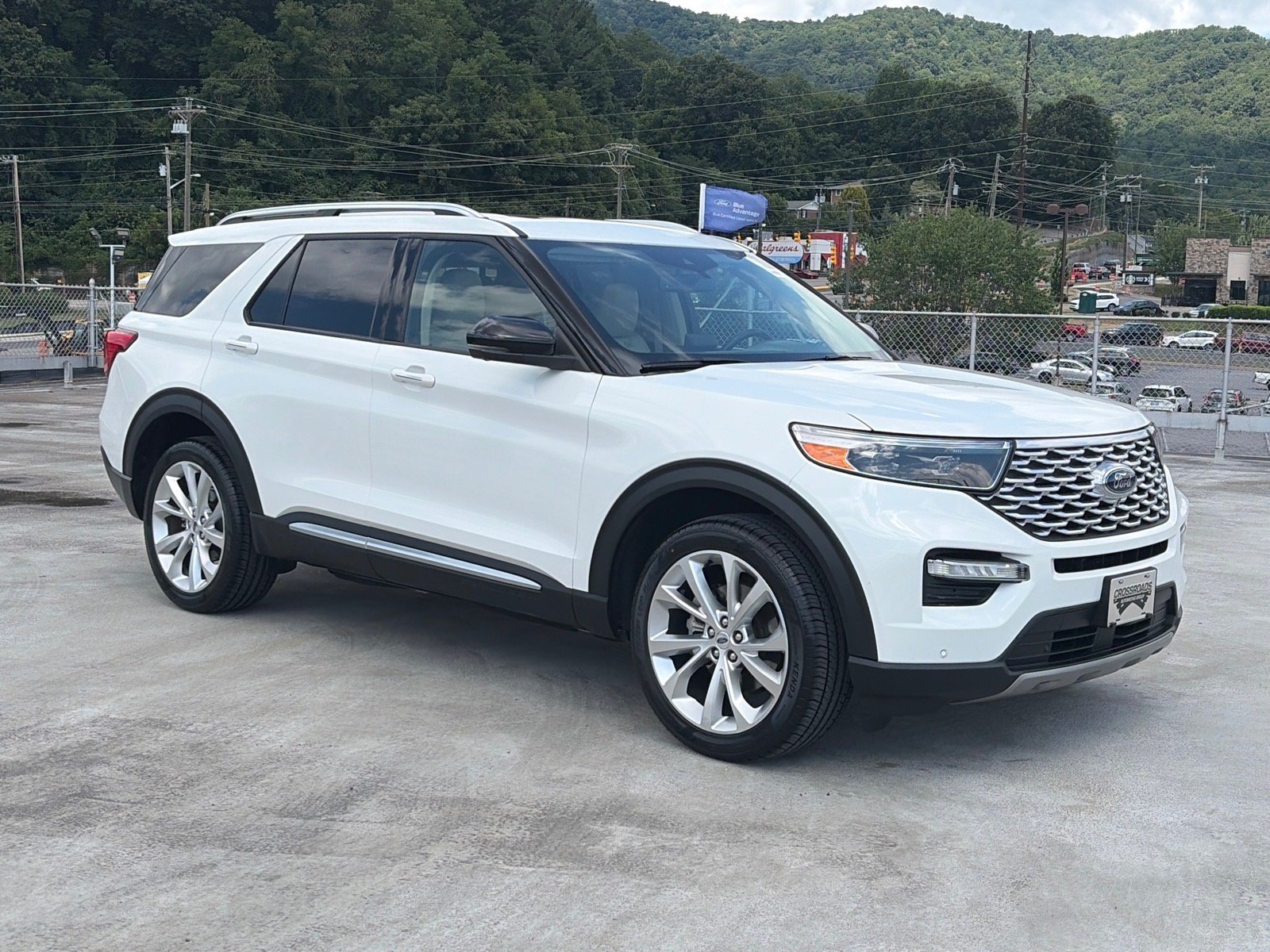 Certified 2023 Ford Explorer Platinum w/ Technology Package