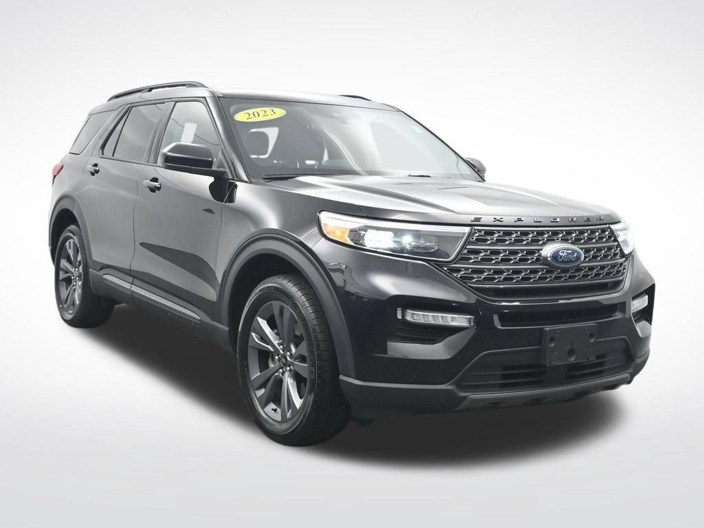 Certified 2023 Ford Explorer XLT w/ Equipment Group 202A AWD/4WD image 3