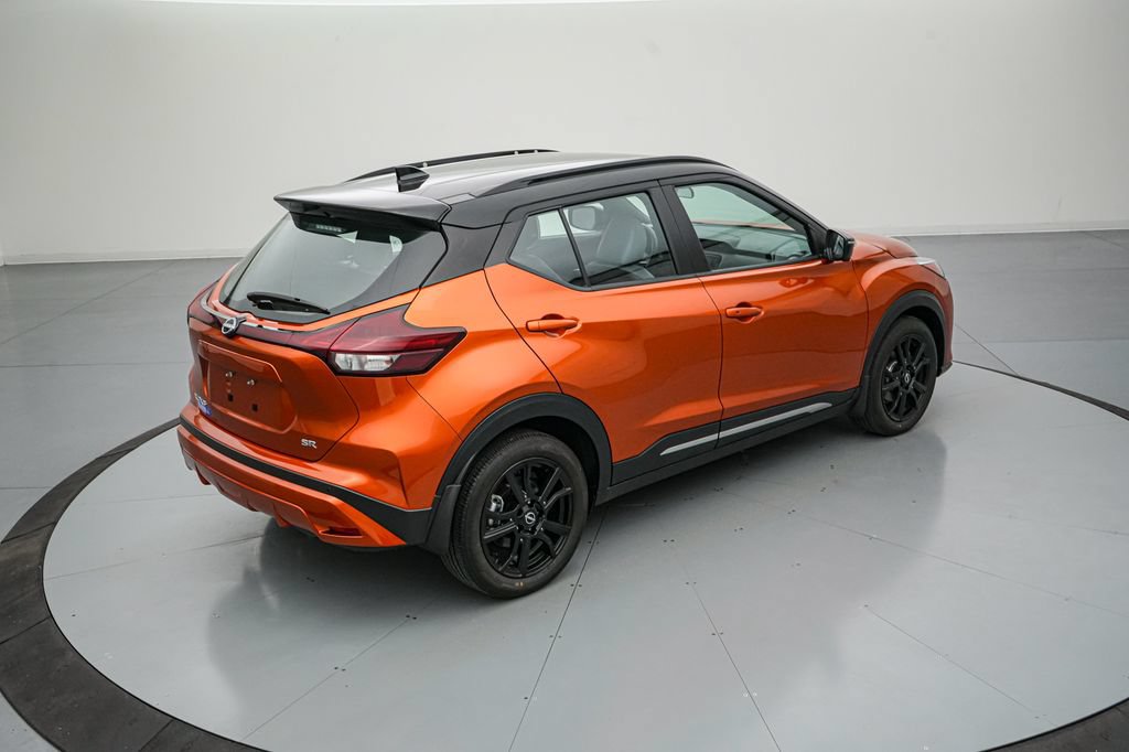 Used 2023 Nissan Kicks SR w/ SR Premium Package FWD image 4