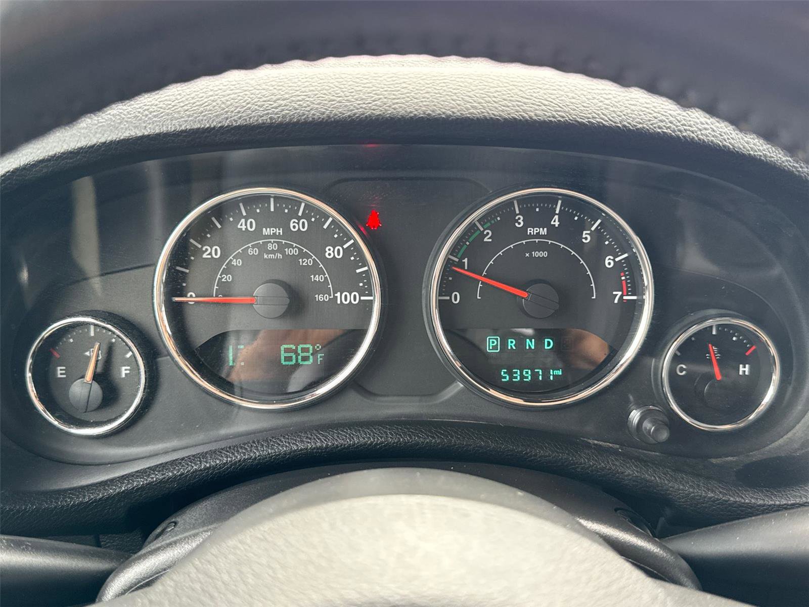 Used 2017 Jeep Wrangler Sahara w/ Connectivity Group AWD/4WD image 32
