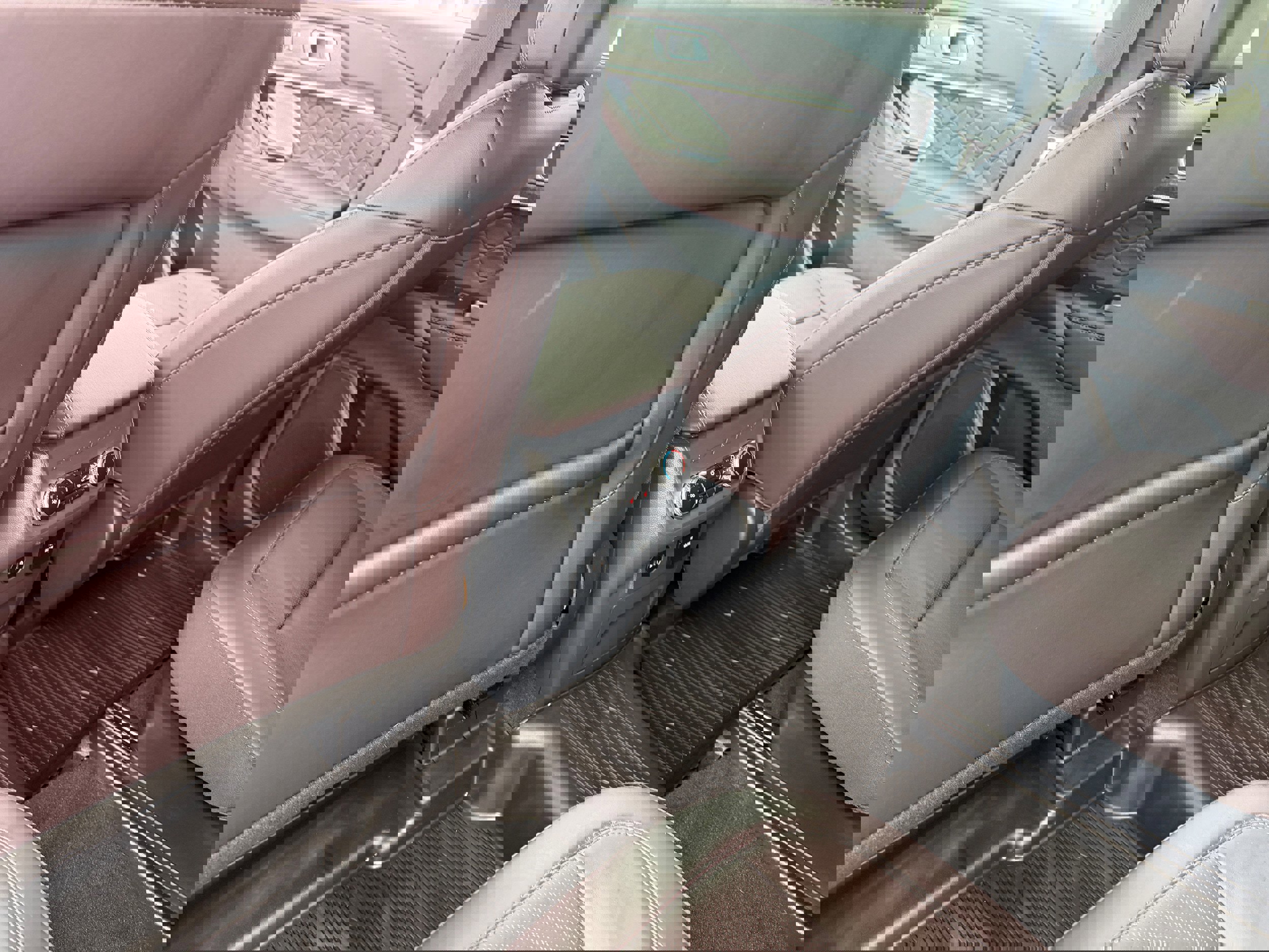 Certified 2025 Ford Explorer Platinum w/ Ultimate Package image 20