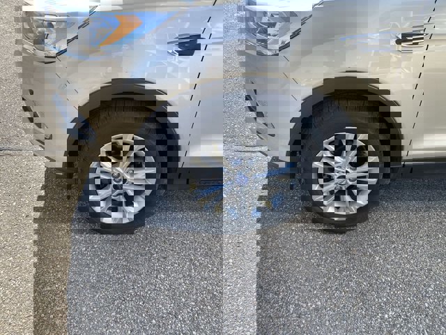 Certified 2017 Ford Escape SE w/ Equipment Group 201A image 10