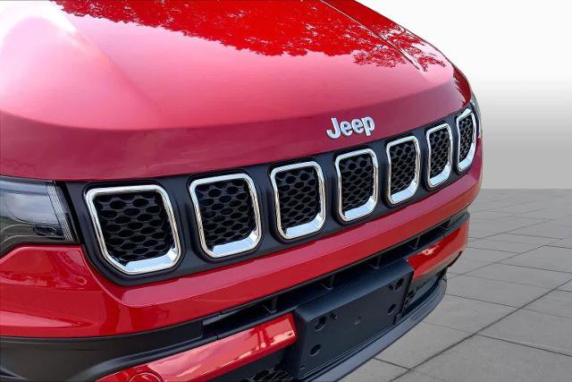 Used 2023 Jeep Compass Latitude w/ Convenience Group AWD/4WD image 32