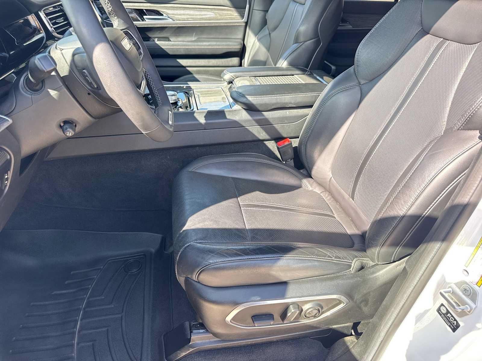 Used 2022 Jeep Wagoneer Series II w/ Premium Group I AWD/4WD image 15