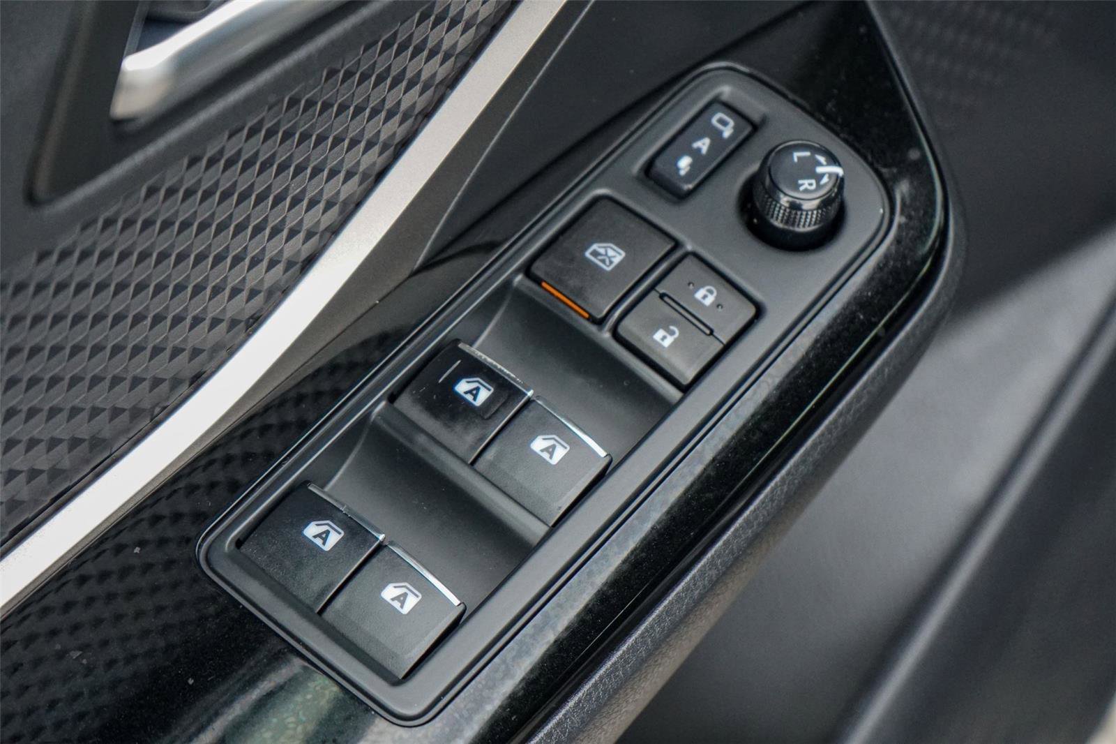 Used 2019 Toyota C-HR XLE FWD image 20