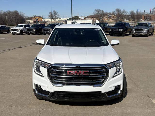 Used 2023 GMC Terrain SLT image 3