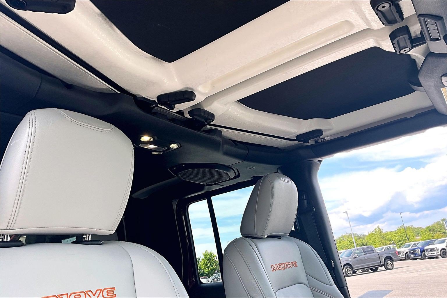 Used 2022 Jeep Gladiator Mojave w/ LED Lighting Group AWD/4WD image 28
