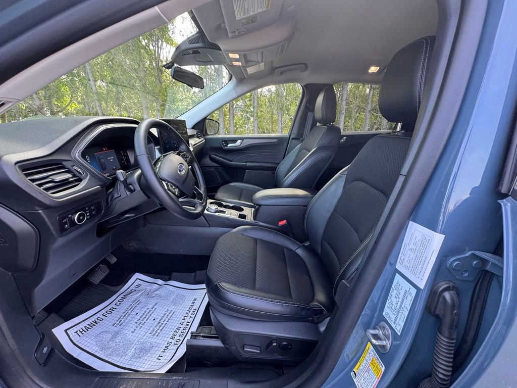 Certified 2025 Ford Escape SE w/ Class II Trailer Tow Package FWD image 16