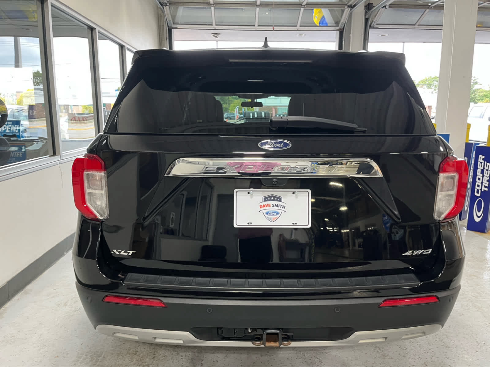 Certified 2023 Ford Explorer XLT w/ Equipment Group 202A AWD/4WD image 9