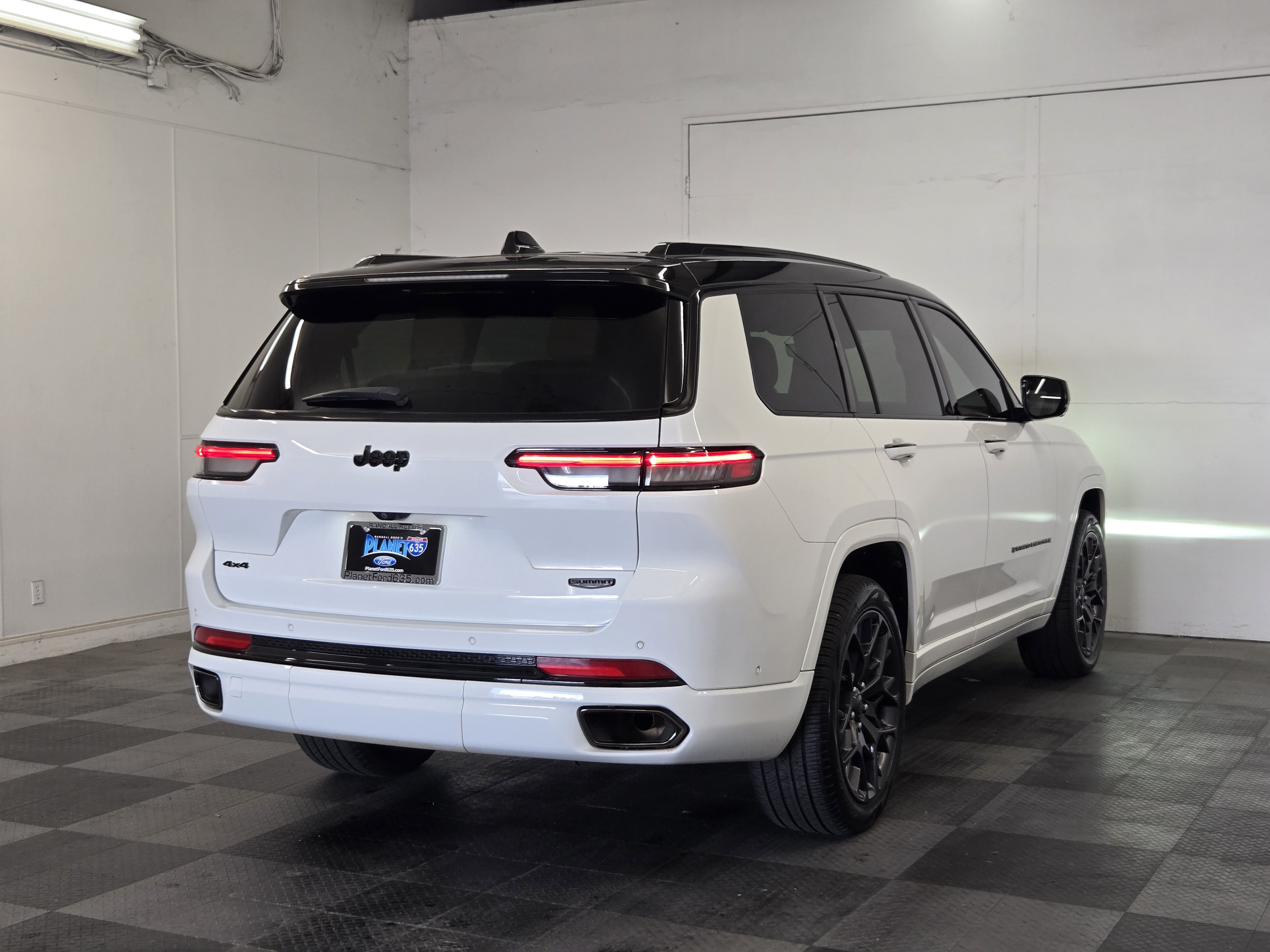 Used 2025 Jeep Grand Cherokee L Summit w/ Obsidian Package AWD/4WD image 7