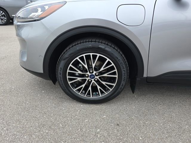 Certified 2022 Ford Escape Titanium w/ Titanium Premium Package image 9
