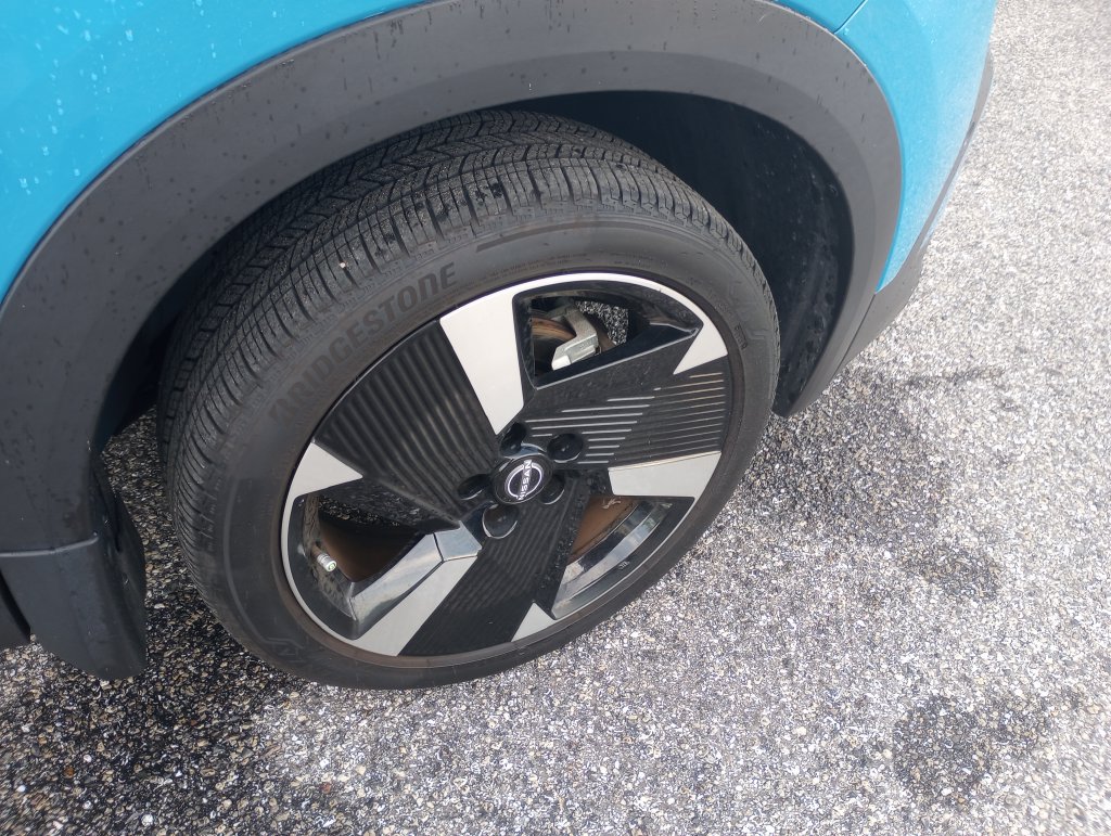 Used 2025 Nissan Kicks SR FWD image 9