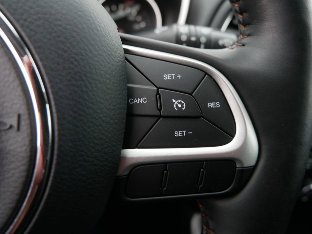 Used 2018 Jeep Compass Latitude w/ Cold Weather Group AWD/4WD image 19