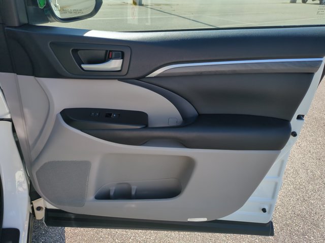 Used 2017 Toyota Highlander Limited FWD image 39