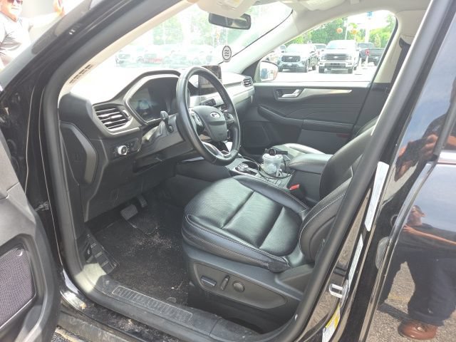 Certified 2022 Ford Escape Titanium AWD/4WD image 3