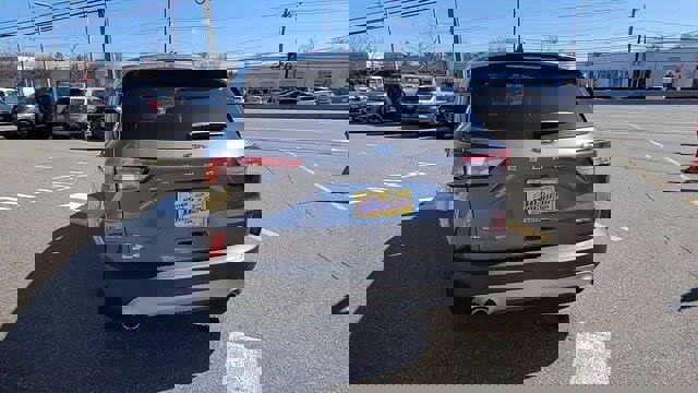 Certified 2022 Ford Escape SE w/ Cold Weather Package image 4