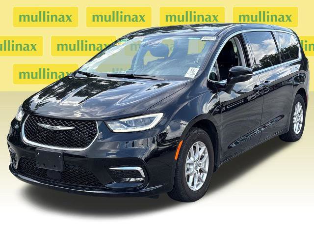 Used 2024 Chrysler Pacifica Touring-L FWD image 13
