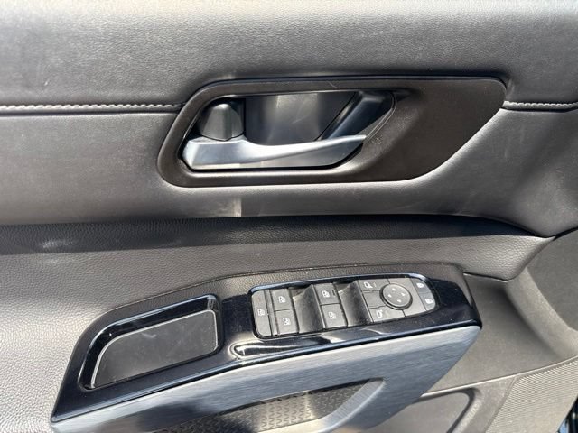 Used 2025 Nissan Pathfinder SL AWD/4WD image 15