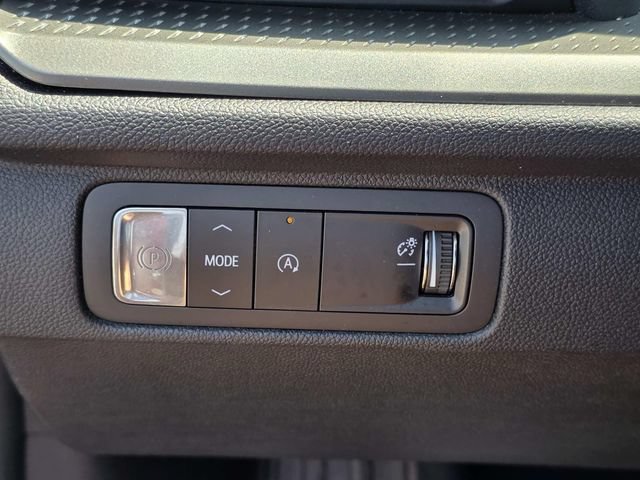 Used 2025 Chevrolet Traverse LT FWD image 21