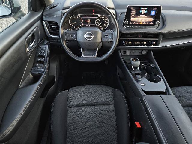 Used 2025 Nissan Rogue SV FWD image 11