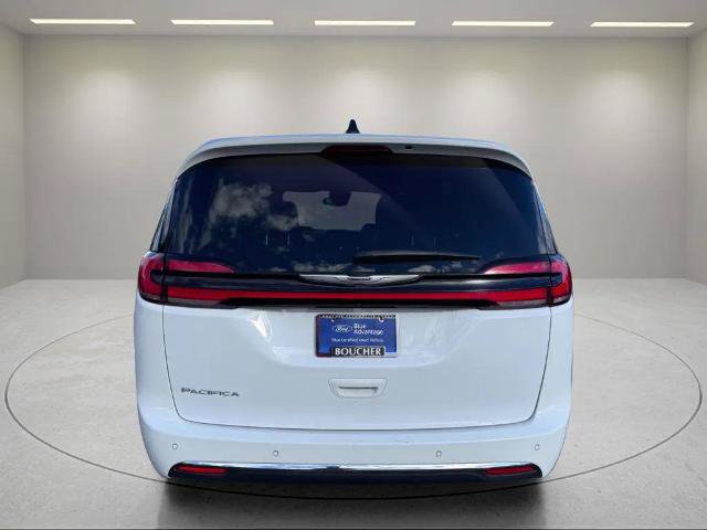 Used 2023 Chrysler Pacifica Touring-L FWD image 6