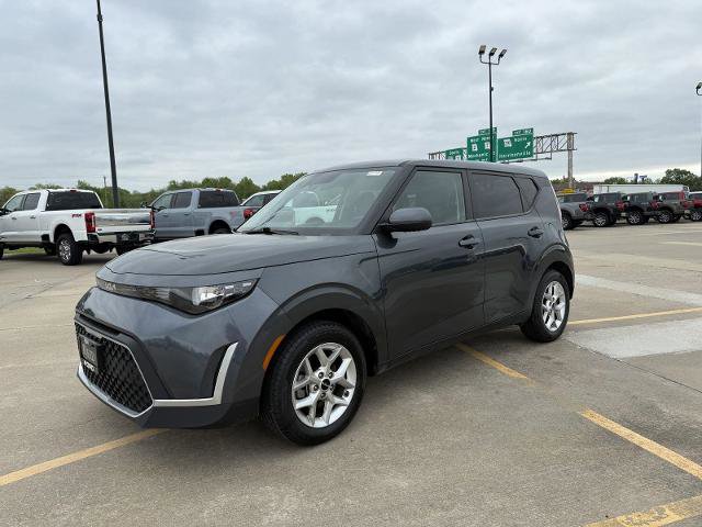 Used 2025 Kia Soul LX w/ LX Technology Package FWD image 4