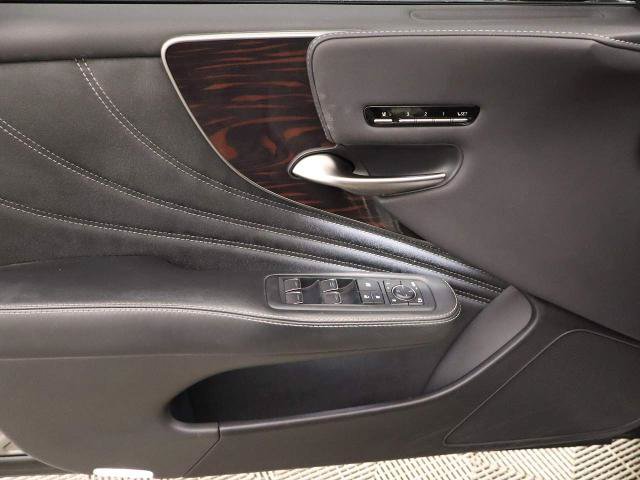 Used 2022 Lexus LS 500 w/ Interior Upgrade Package RWD image 21