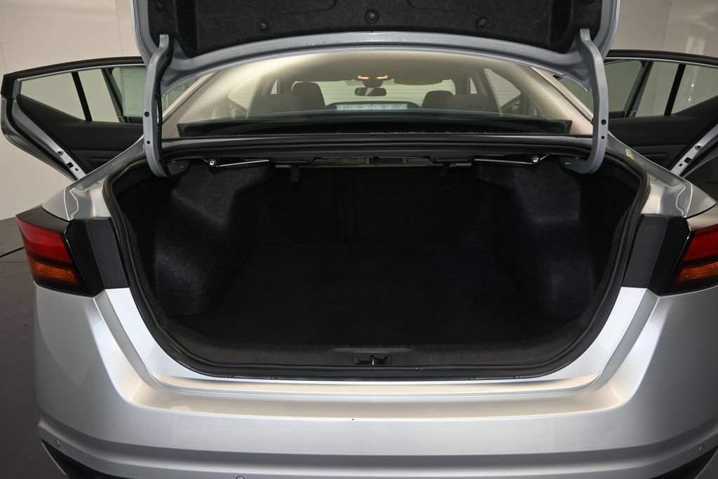 Used 2024 Nissan Altima 2.5 SV FWD image 11