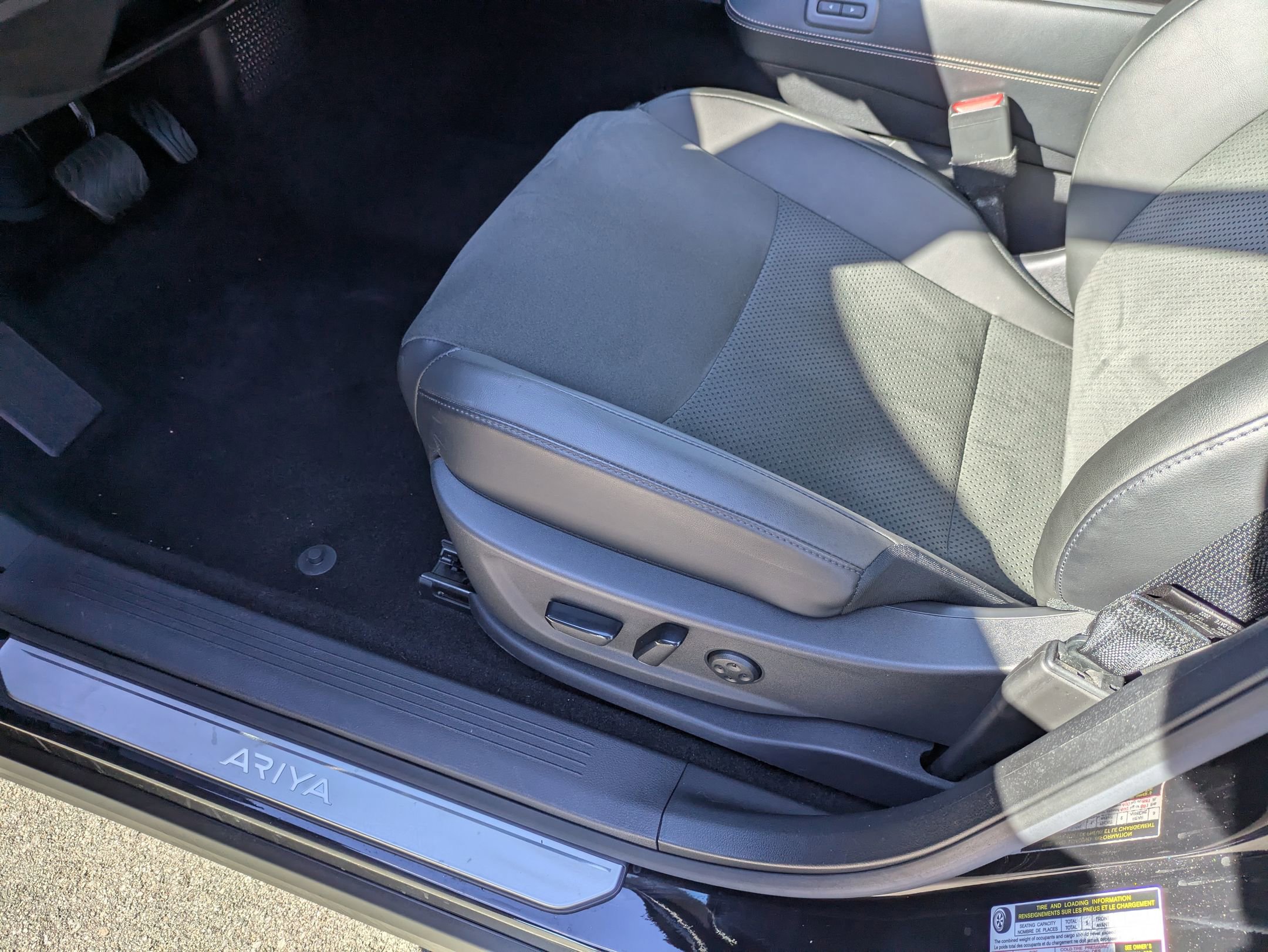 Used 2023 Nissan Ariya FWD image 13