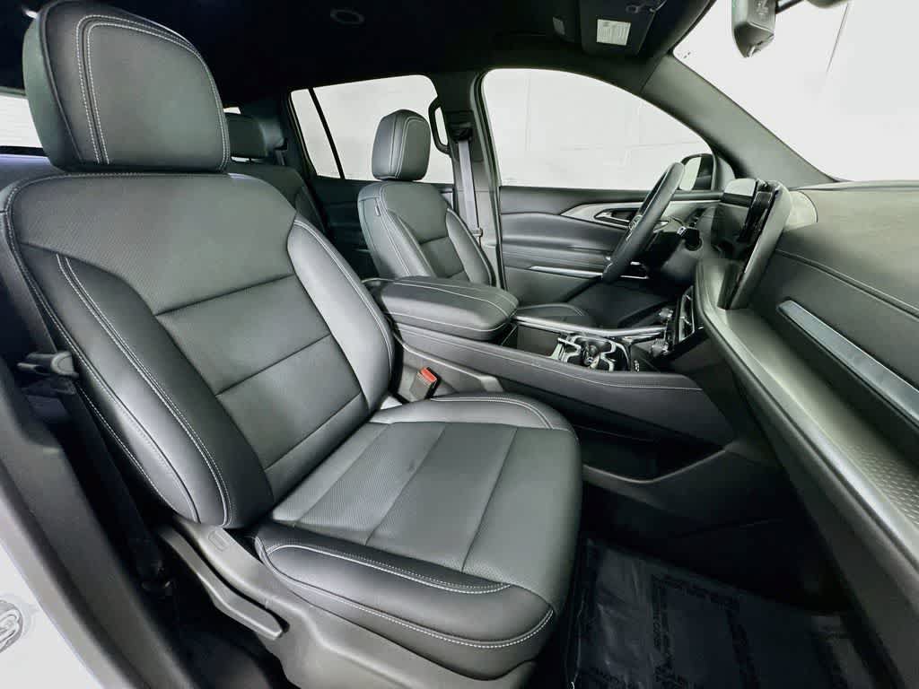 Used 2025 Chevrolet Traverse LT w/ Driver Confidence Package FWD image 15