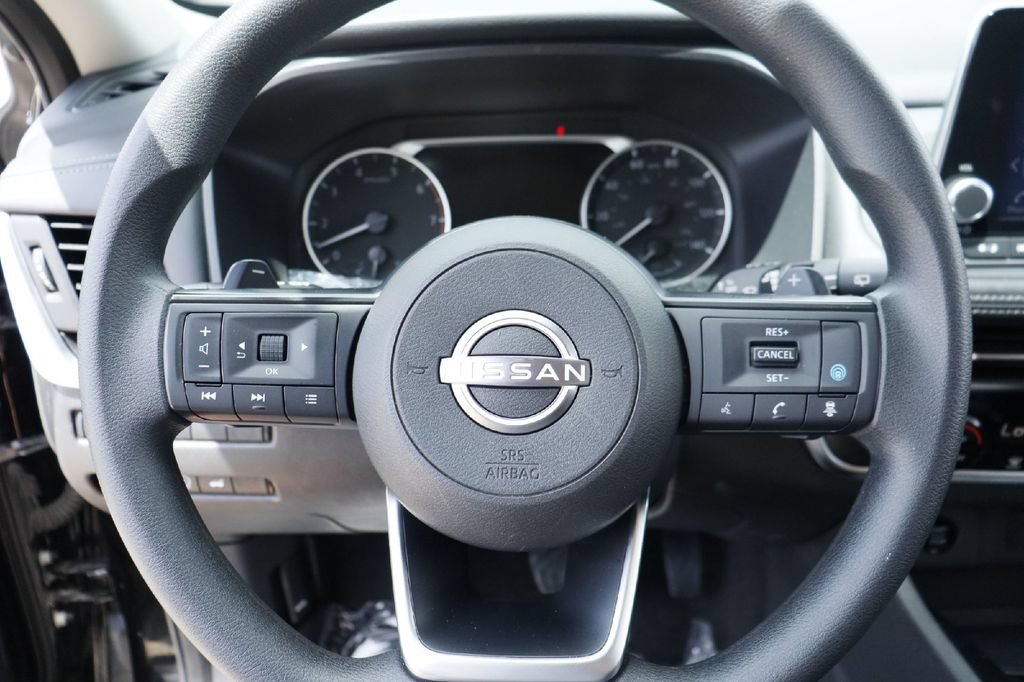 Used 2024 Nissan Rogue SV AWD/4WD image 6
