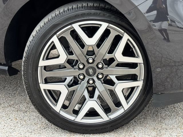 Certified 2025 Ford Expedition Platinum w/ Platinum Ultimate Package image 37