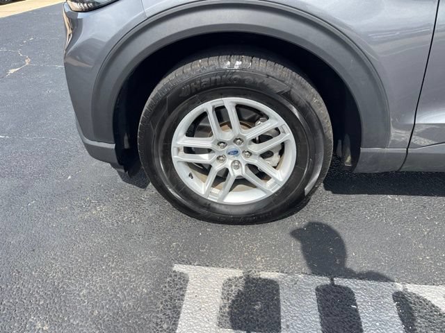 Certified 2025 Ford Explorer Active RWD image 3