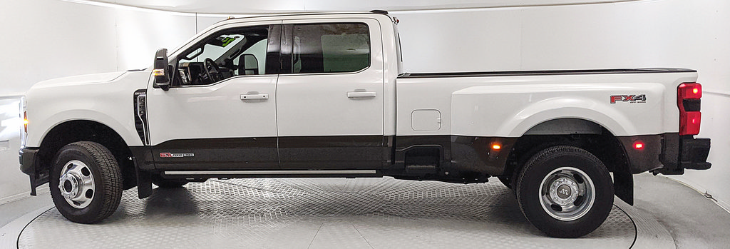Certified 2025 Ford F350 King Ranch w/ FX4 Off-Road Package AWD/4WD image 5