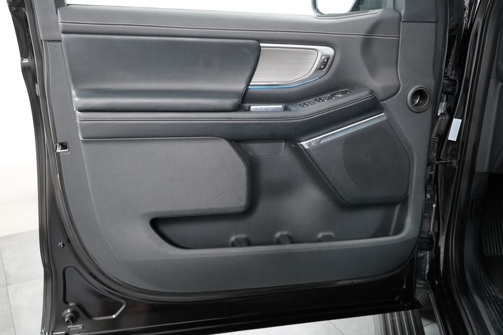 Certified 2025 Ford Expedition Platinum AWD/4WD image 30