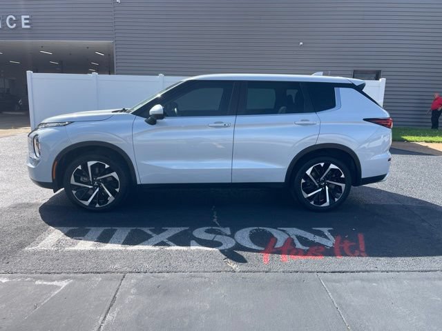 Used 2022 Mitsubishi Outlander SE AWD/4WD image 2