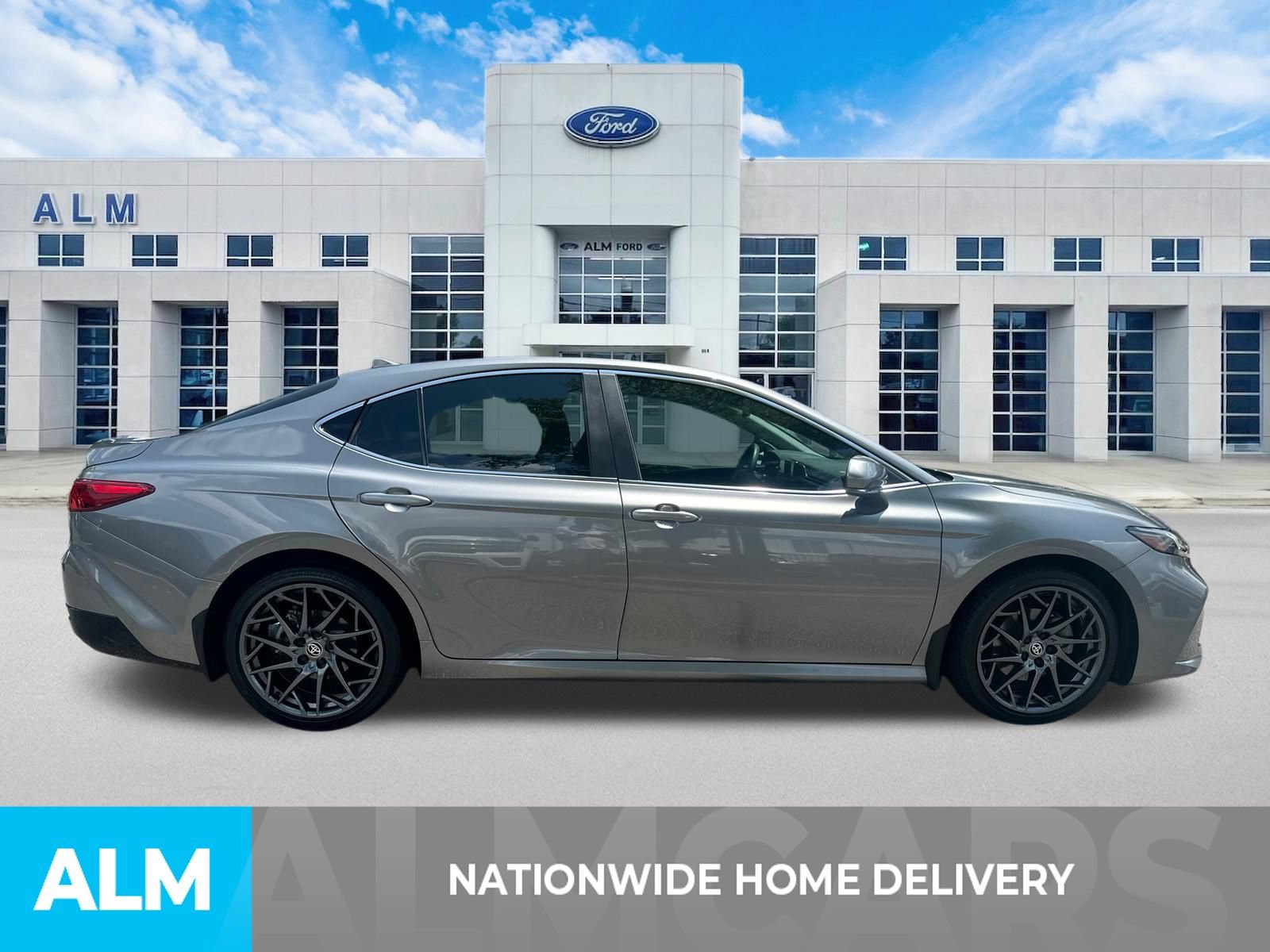 Used 2026 Toyota Camry XLE FWD image 4
