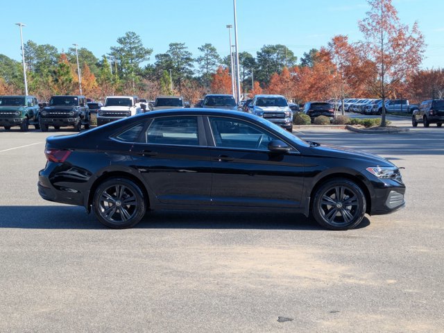 Used 2023 Volkswagen Jetta SE image 6